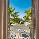 Grey Hotel 4*