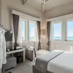 Grey Hotel 4*