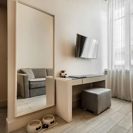 Отель Grey 4*