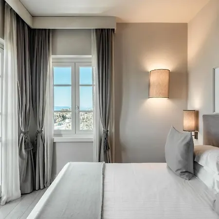 Hotel Grey