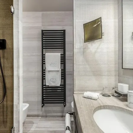 Grey 4*