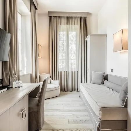 Hotel Grey 4*