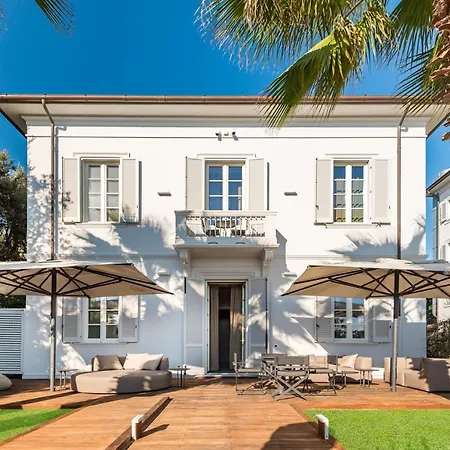 Grey Hotel 4*