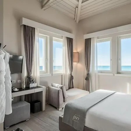 Grey Hotel 4*